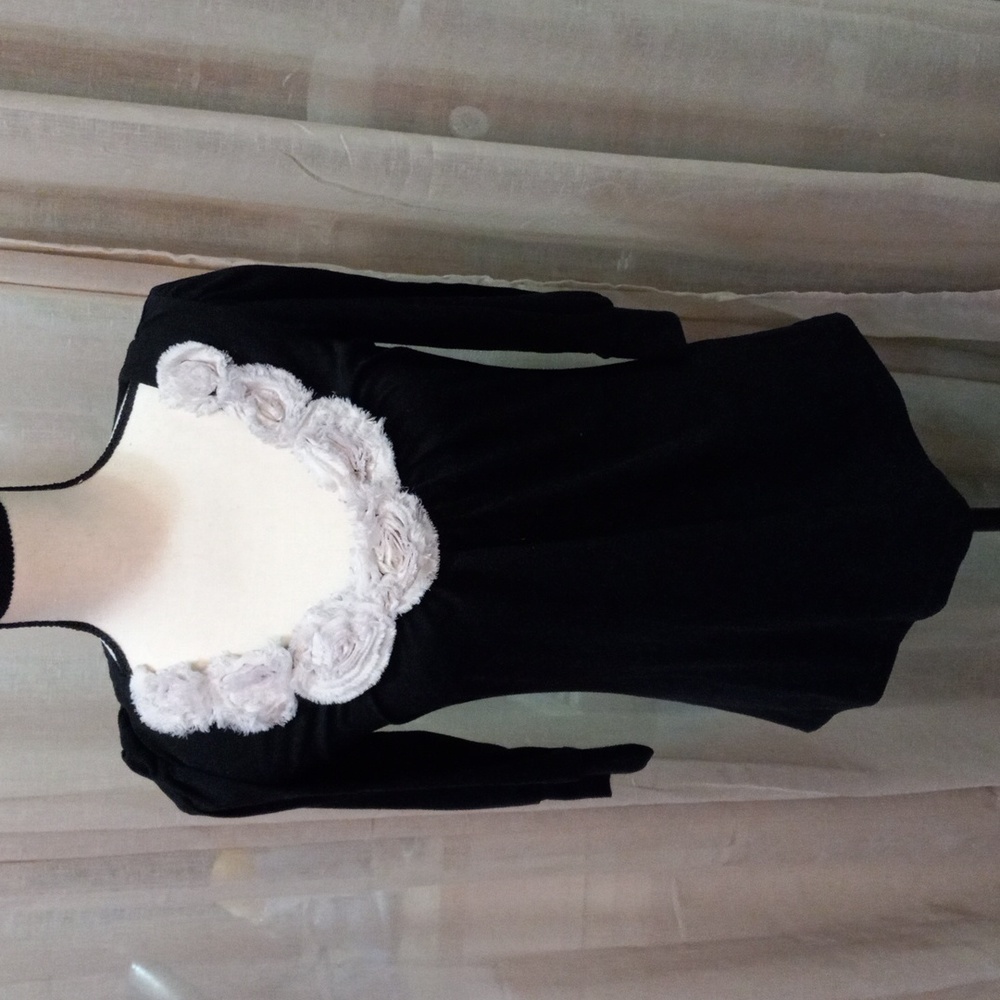 Romy flowered scoop neckline top, 3/4 sleeve size XS